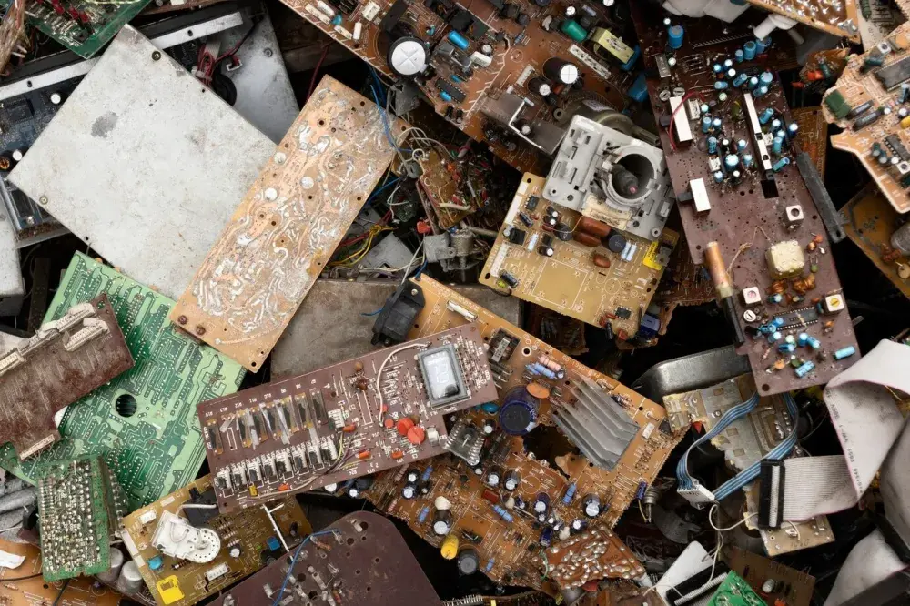 Reciclaje y destrucción de equipos informáticos, Impacto ambiental y protección de datos